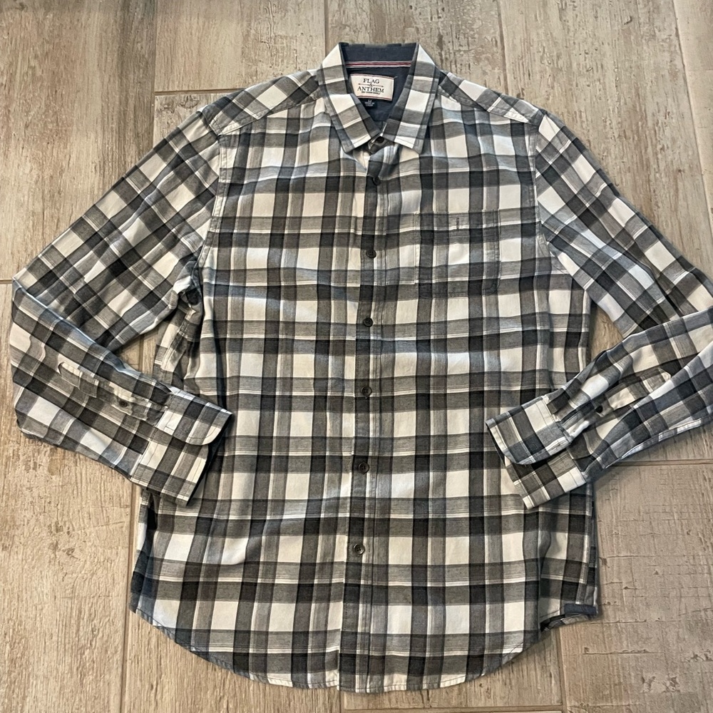 Black and White Flag and Anthem Flannel Button Down Shirt Size Medium